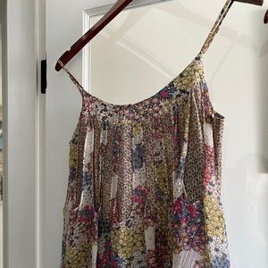 Tank flowery flowy blouse